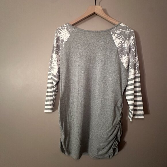Women's Maternity XL Motherhood Gray with Print and Stripes 3/4 Sleeves - Picture 3 of 8